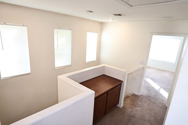 Foto del edificio - Single Family Home in Gated Community