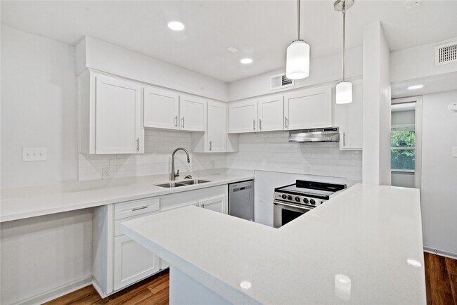 Foto del edificio - 800 Heights Blvd