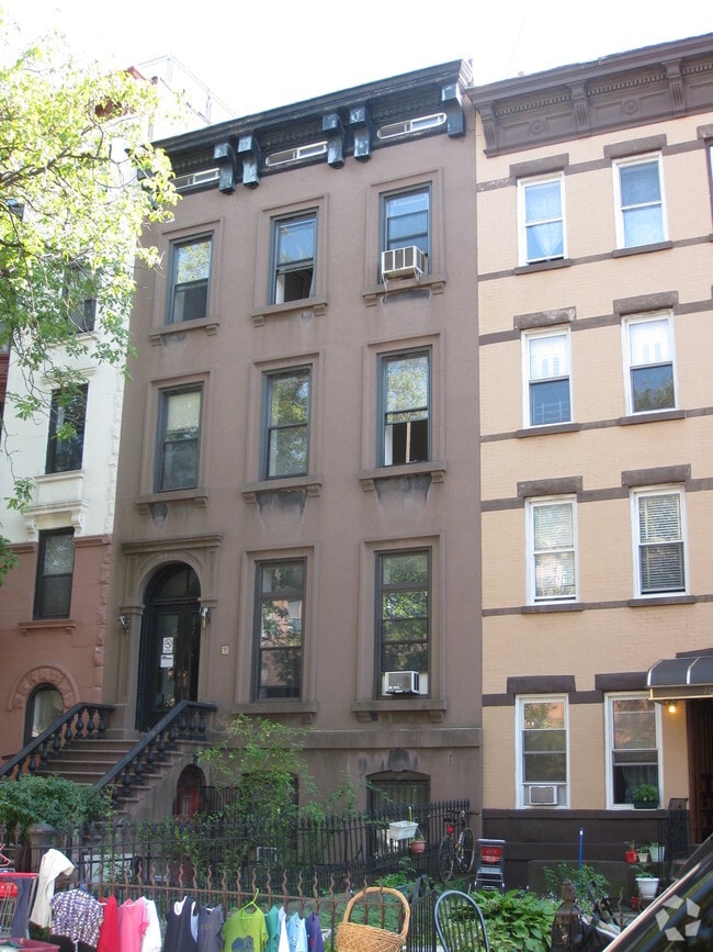 Building Photo - 72 2nd Pl