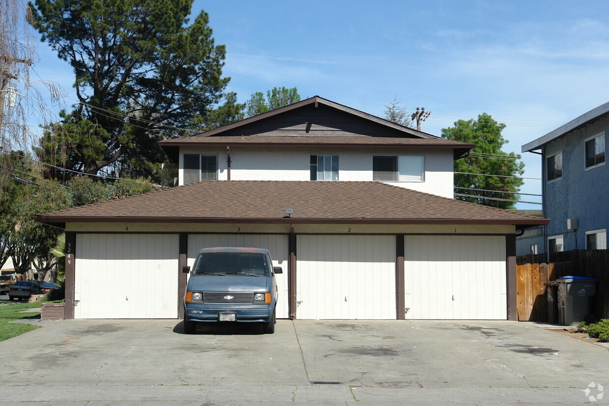 Building Photo - 3249 Williamsburg Dr