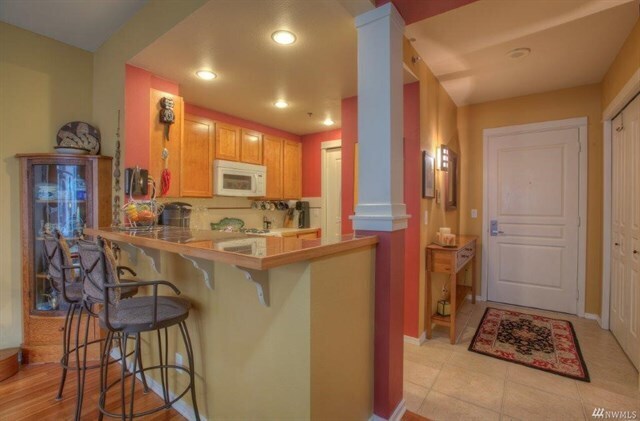 Building Photo - Spacious 1 Bedroom Condo in Belltown Avail...