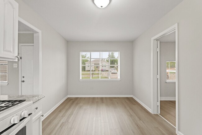 Foto del edificio - 9133 Woodlyn Rd