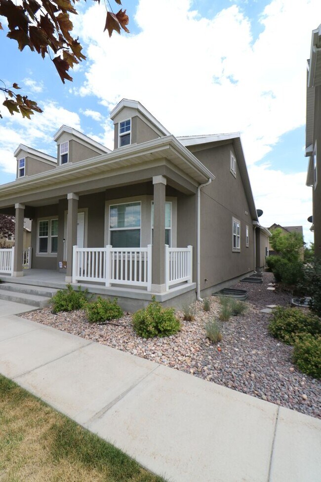 Foto del edificio - Gorgeous 5 Bedroom 3 Bathroom home in Lehi