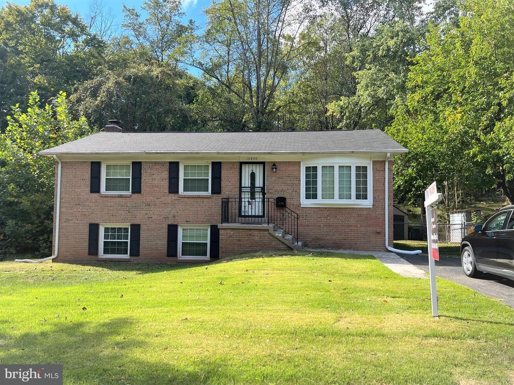 Foto principal - 14800 Cloverdale Rd