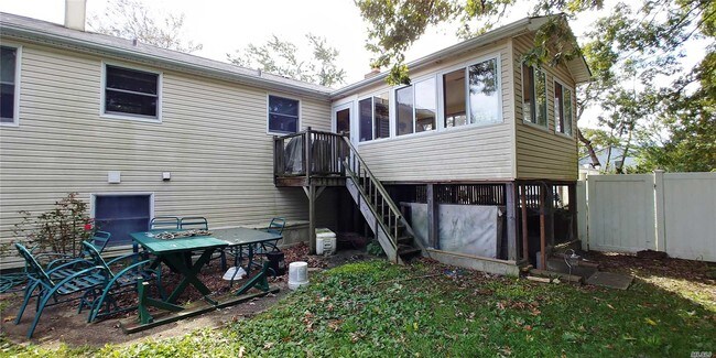 Building Photo - 8 Wedgewood Dr