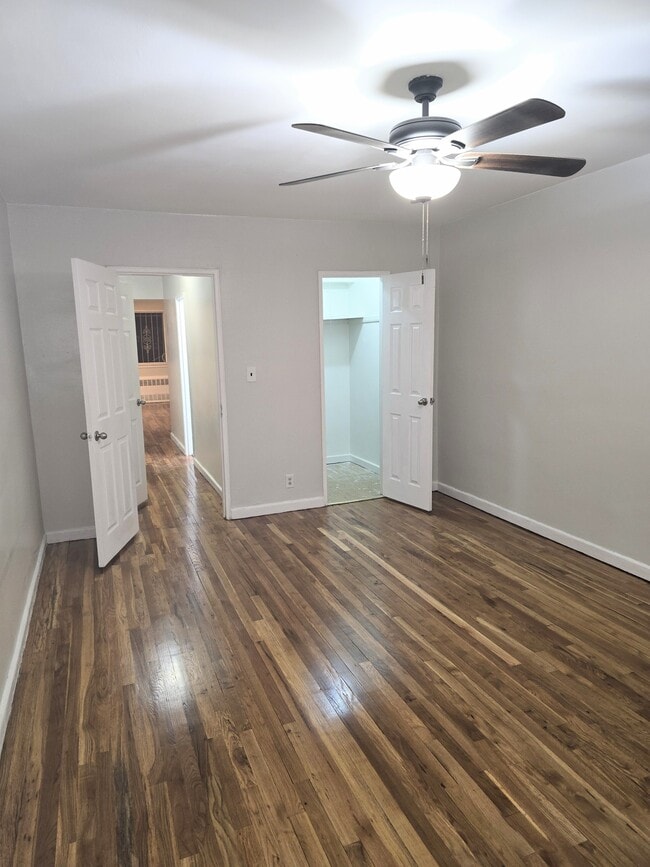 Foto del edificio - 1037 E 57th St