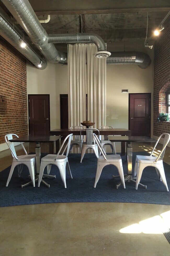 Expansive Lobby - 2 (w/ WiFi) - 815 Porter St