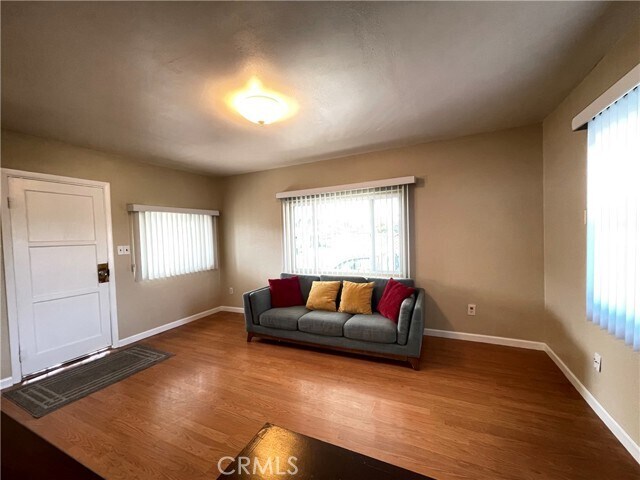 Foto del edificio - 12114 Laurel Ave