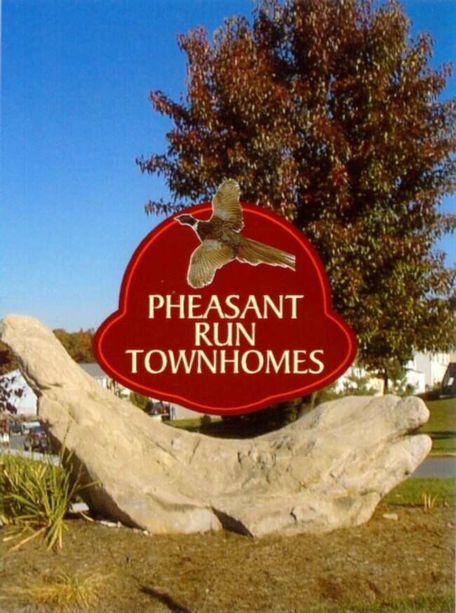 Foto del edificio - Townhouse in the popular Pheasant Run comm...