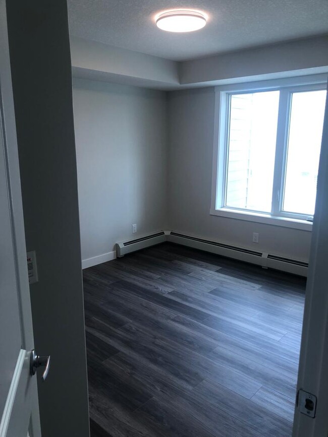 Photo du bâtiment - 6118 80 Av NE