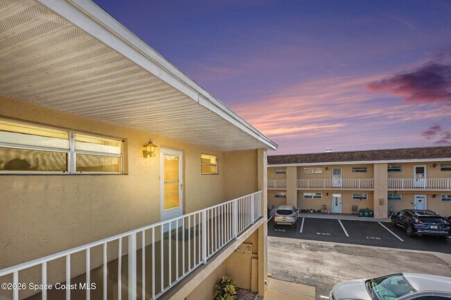 Foto del edificio - 2135 N Courtenay Pkwy