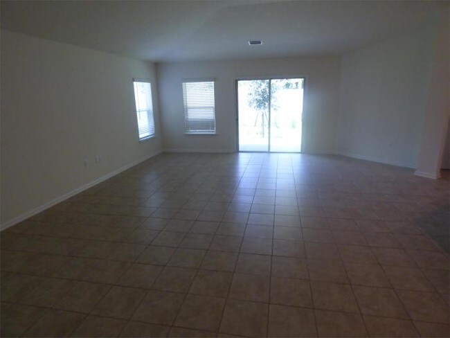 Foto del edificio - 4 bedroom in Jacksonville FL 32216