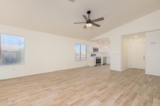 Building Photo - 929 E Saragosa St