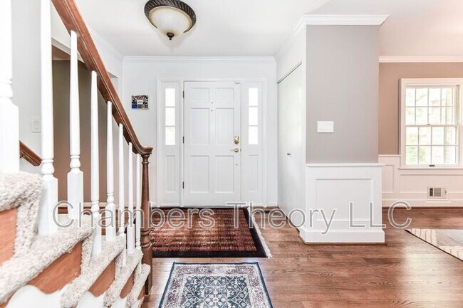 Foto del edificio - 8504 Shadeway Pl