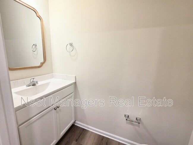 Building Photo - 1511 Fort Bragg Rd