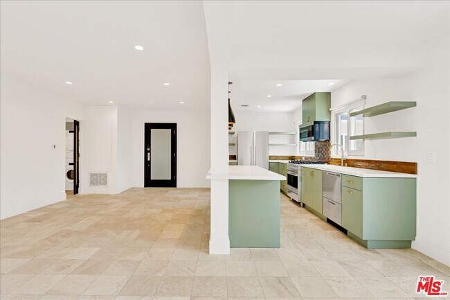 Building Photo - 210 S Hamilton Dr