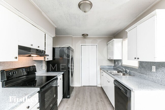 Building Photo - 3630 Williamsburg Dr