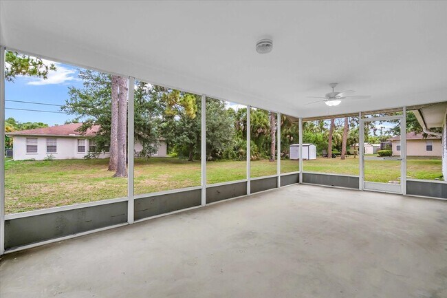 Building Photo - 5852 Brickell Dr