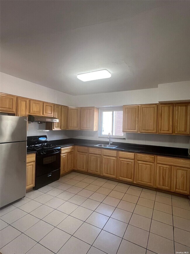 Foto del edificio - 43-12 213th St