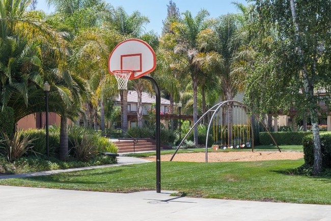 Building Photo - 1129 Montebello Dr