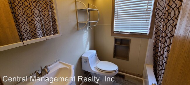 Building Photo - 3 br, 1 bath House - 3605 Vistula Rd.