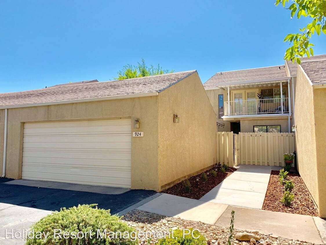 2 br, 2 bath House 924 Bloomington Dr House Rental in St.