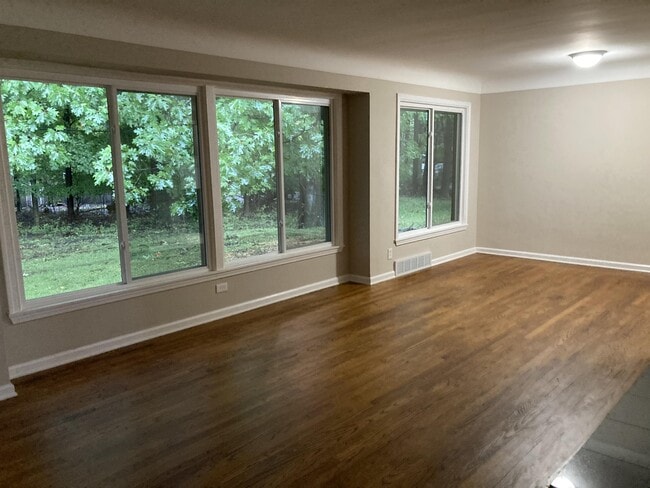 Building Photo - 23266 Ranch Hill Dr E