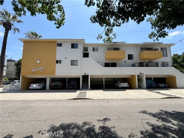 Foto del edificio - 8308 Clinton Ave