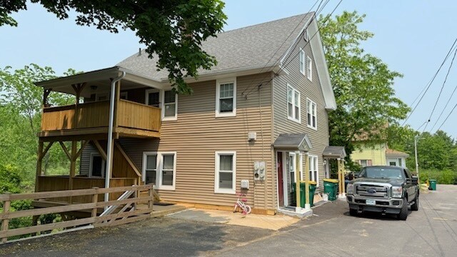 Primary Photo - 16 Cove Ct