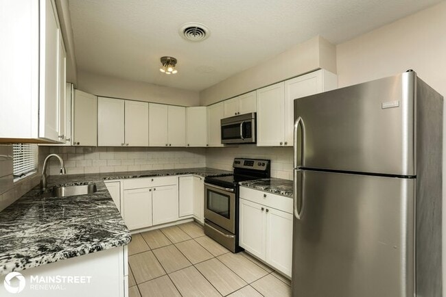 Building Photo - 830 N Tuxedo Ave, De Land, FL 32724