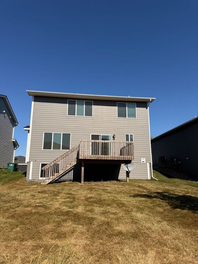 Building Photo - November Rent Free! Spacious 3 Bedroom, 2....