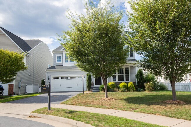 Foto del edificio - 5 Bed, 4.5 Bath Single Family Home in Step...