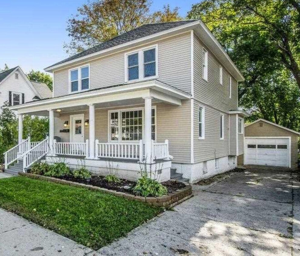 Foto principal - 734 E Division St