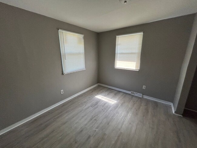 Building Photo - 3 Bed, 2 Bath House!