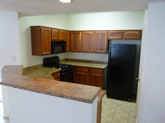Foto del edificio - GATED 2 BEDROOM, 2 BATH CONDO IN JASMINE RANCH COMMUNITY