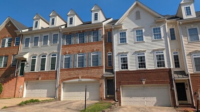 Building Photo - 9640 Potters Hill Cir