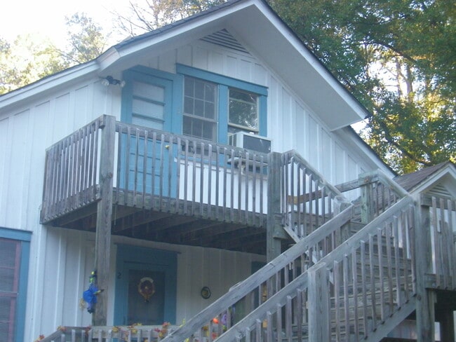 Building Photo - 285 Sycamore Dr
