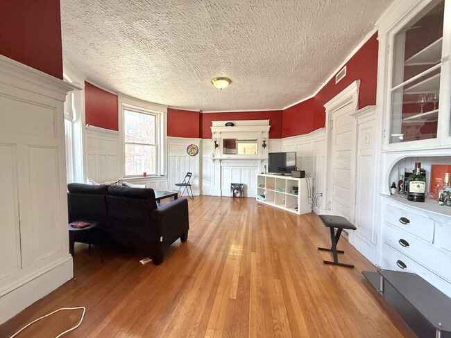 Building Photo - 1908 Beacon St