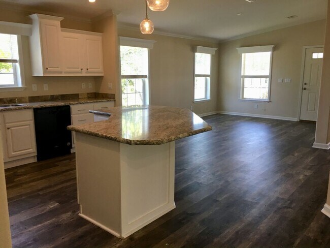 Foto del edificio - 146 Highland Dr