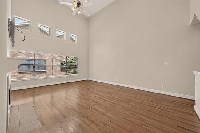 Foto del edificio - 733 W 22nd St