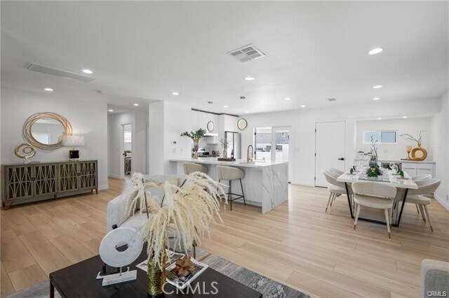 Foto del edificio - 2734 Armour Ln