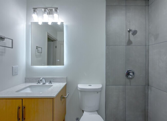 Foto del edificio - 2059 Little River Ln
