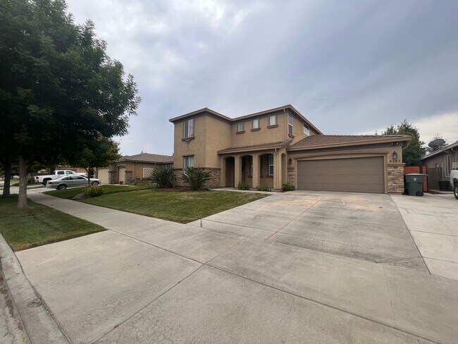 Building Photo - 4141 W. CLINTON - 5 BEDROOM 3 FULL BATH HO...