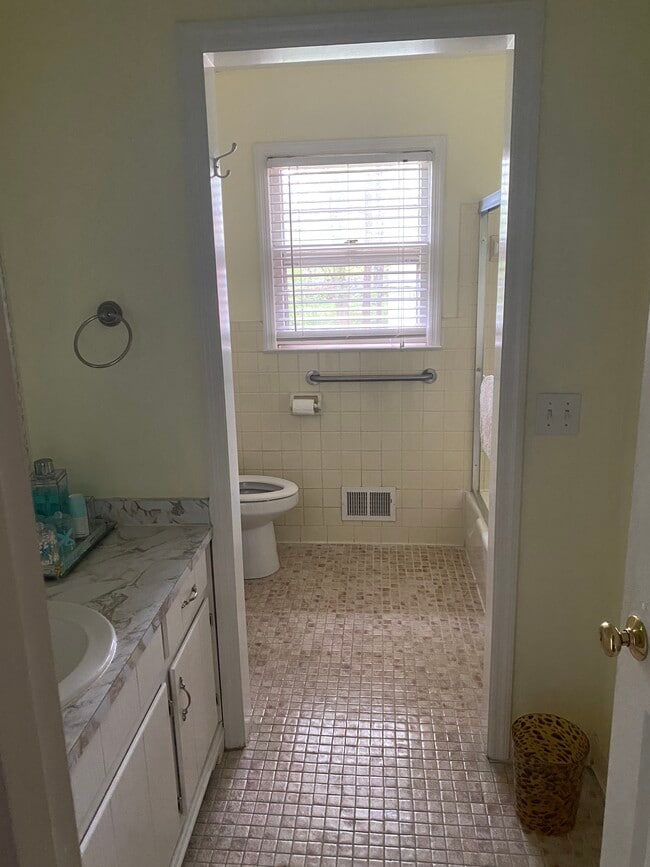 Building Photo - 1396 Windburn Dr