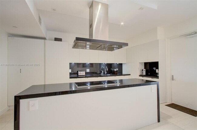Foto del edificio - 701 Crandon Blvd