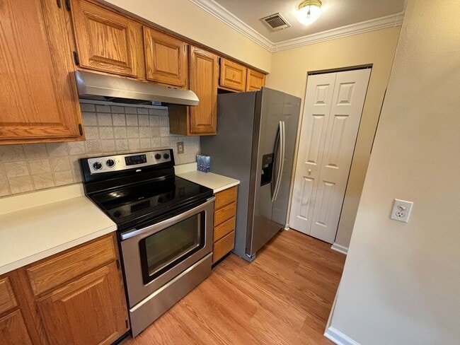 Photo - Updated - 2BD/2BA on 2nd floor with Balcony! House