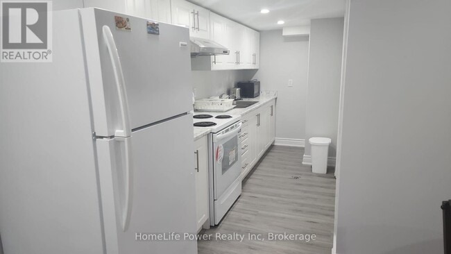 Building Photo - 43 Saddlebrook Ct