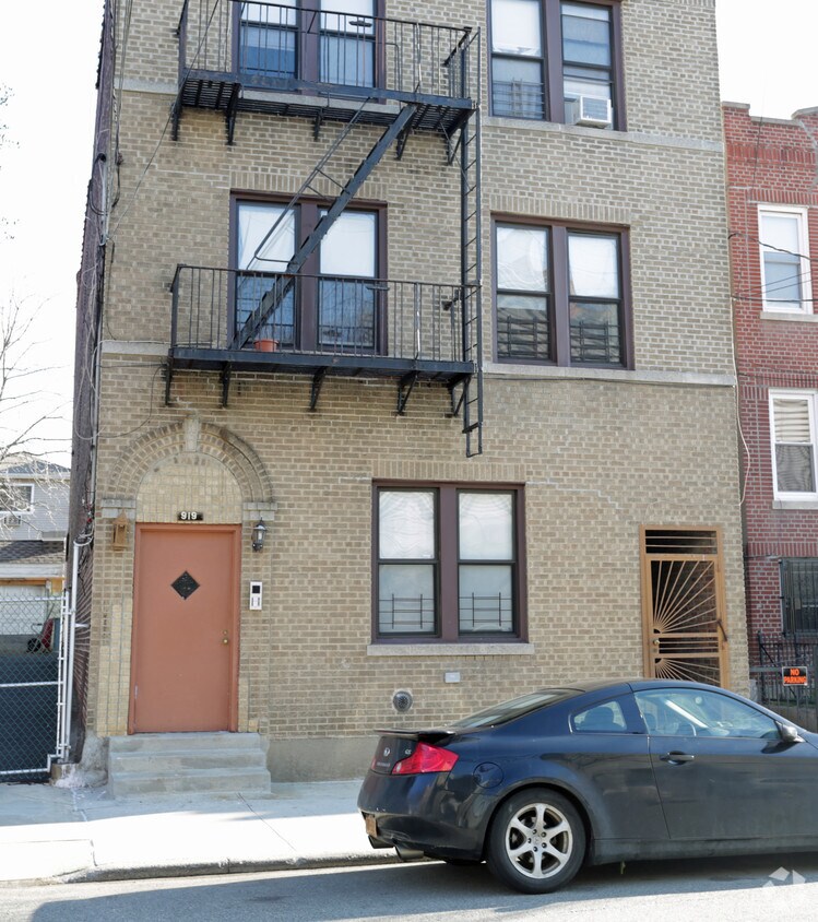 Building Photo - 919 E 229th
