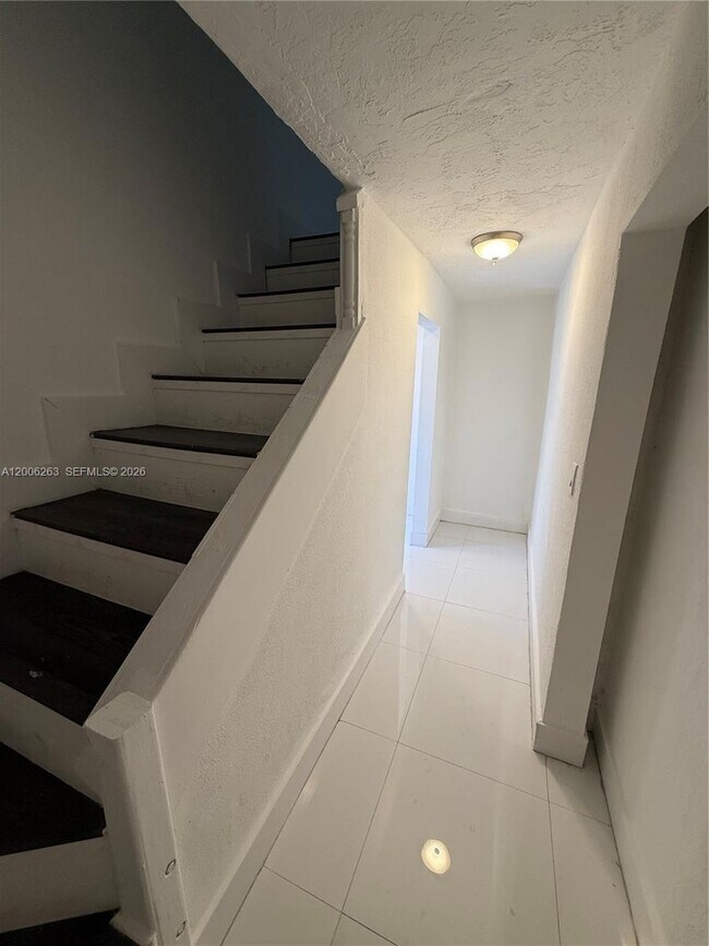 Foto del edificio - 6716 NW 6th Ave