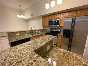 Building Photo - 211 SW Palm Dr